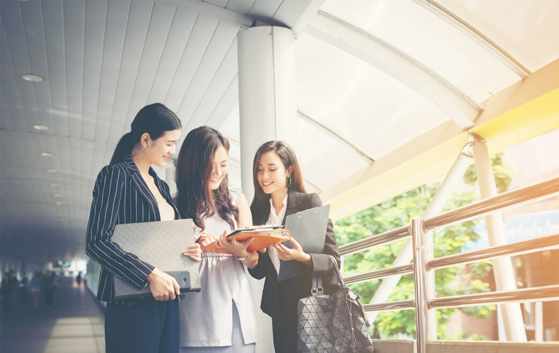 人才是企業(yè)核心競(jìng)爭(zhēng)力的重要組成部分，集團(tuán)致力于為員工提供優(yōu)越的職業(yè)發(fā)展通道，搭建一個(gè)充滿活力、公平競(jìng)爭(zhēng)的工作平臺(tái)。